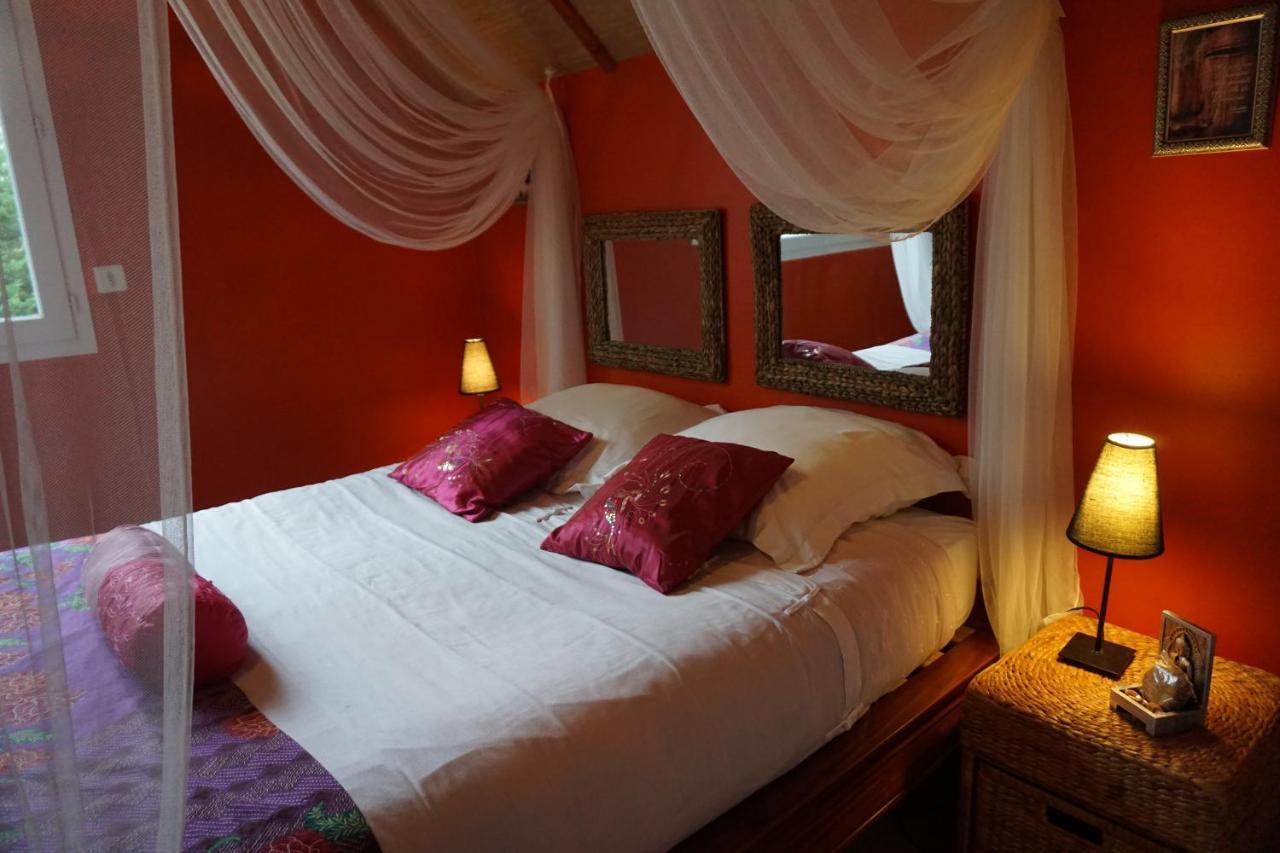 Les Centauris Bed and Breakfast Pléguien Exteriör bild