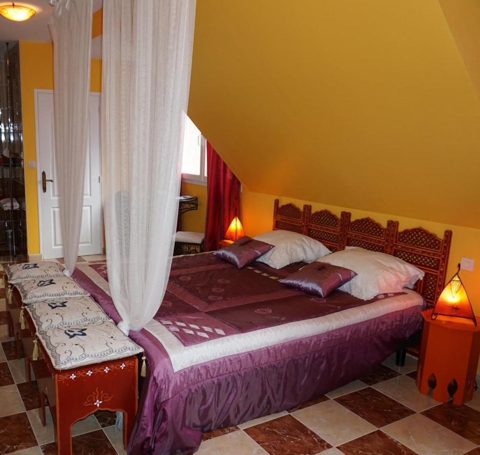 Les Centauris Bed and Breakfast Pléguien Exteriör bild