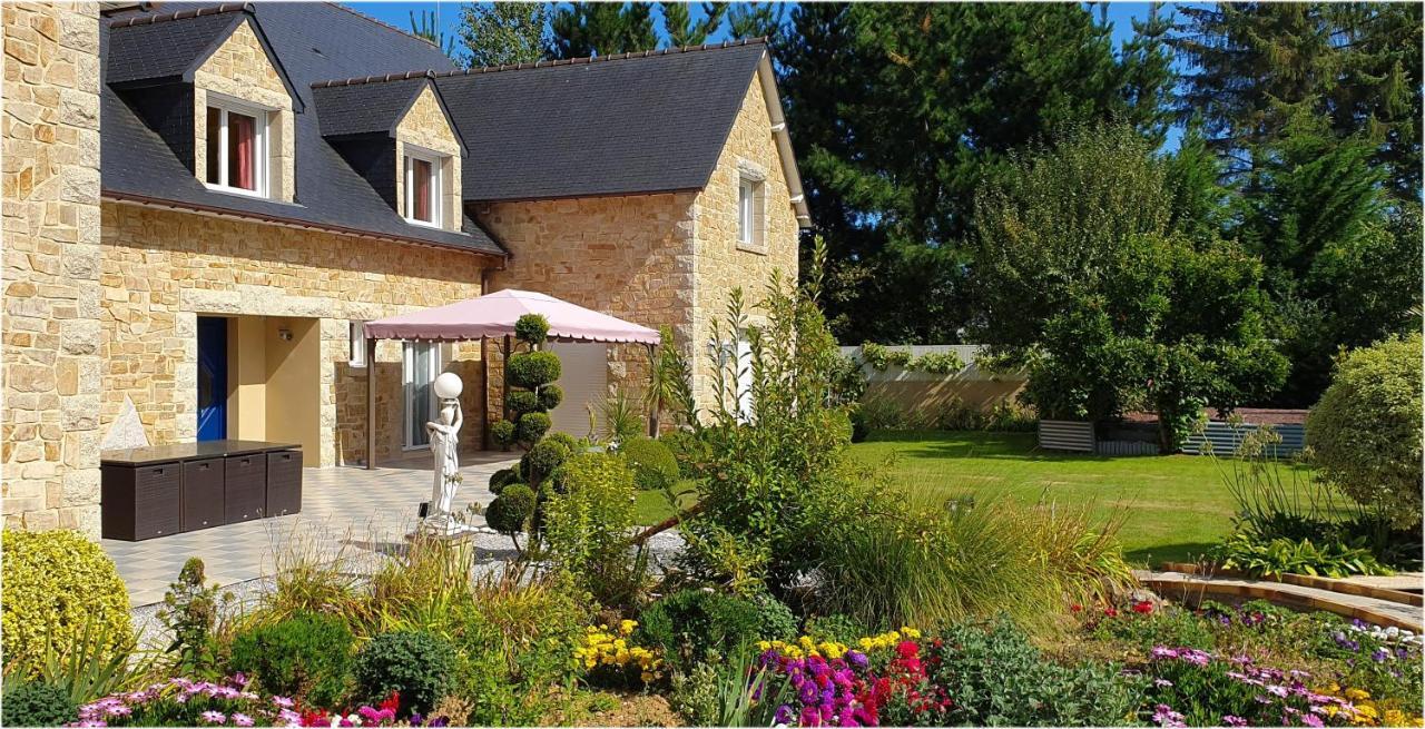 Les Centauris Bed and Breakfast Pléguien Exteriör bild